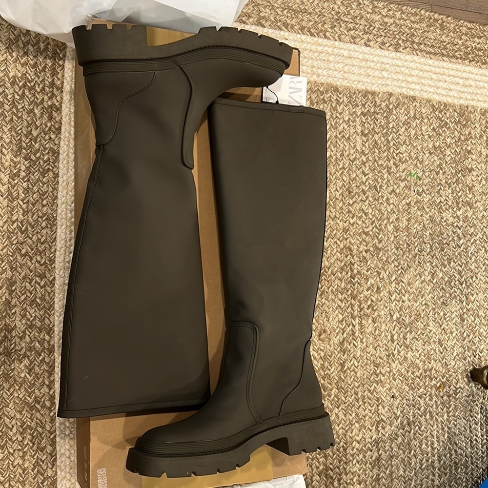 Zara bloggers fave khaki rubberized boots - Picture 9 of 16